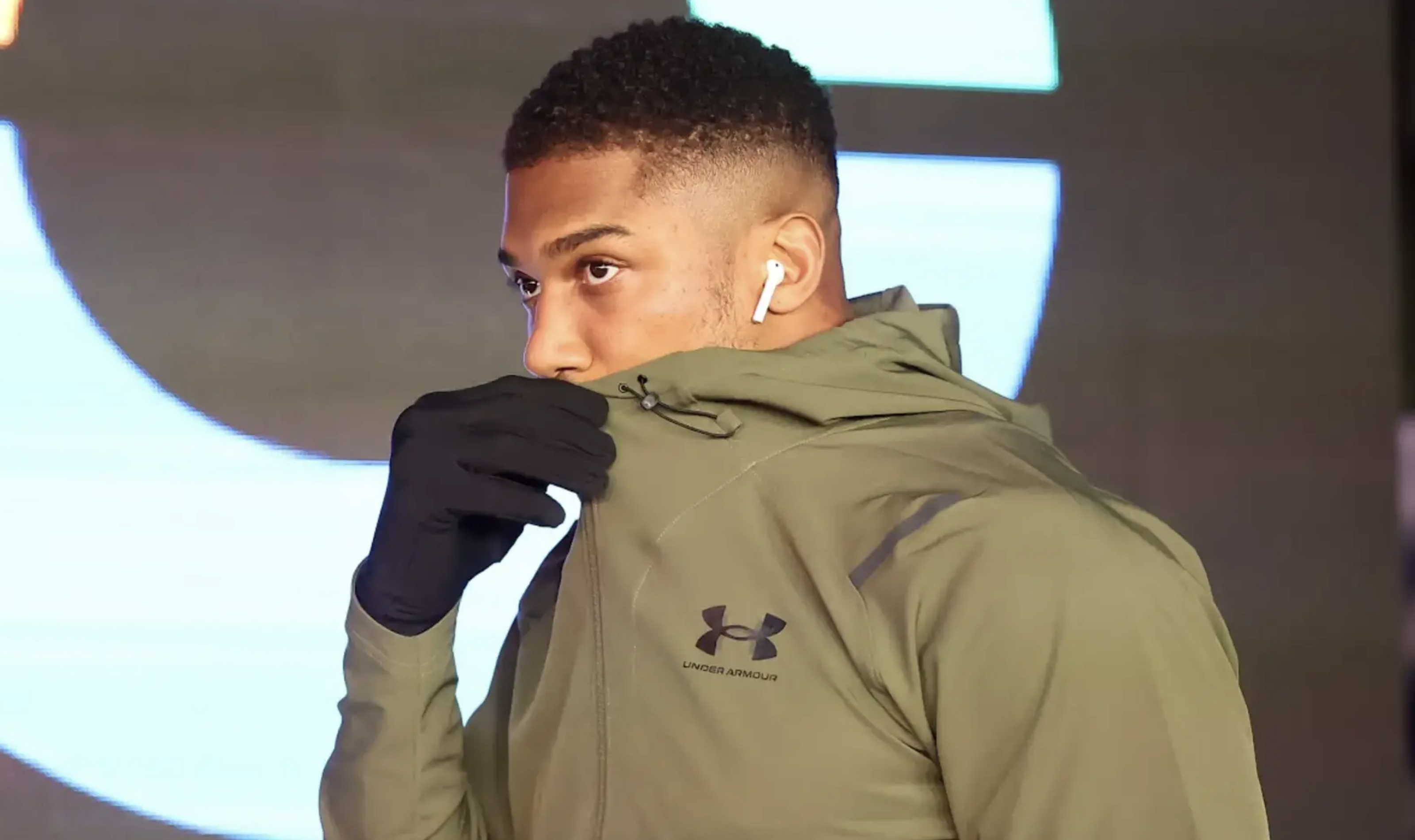 Двоє загиблих людей у аварії за участю Джошуа були його тренерами Латцом і Сіною