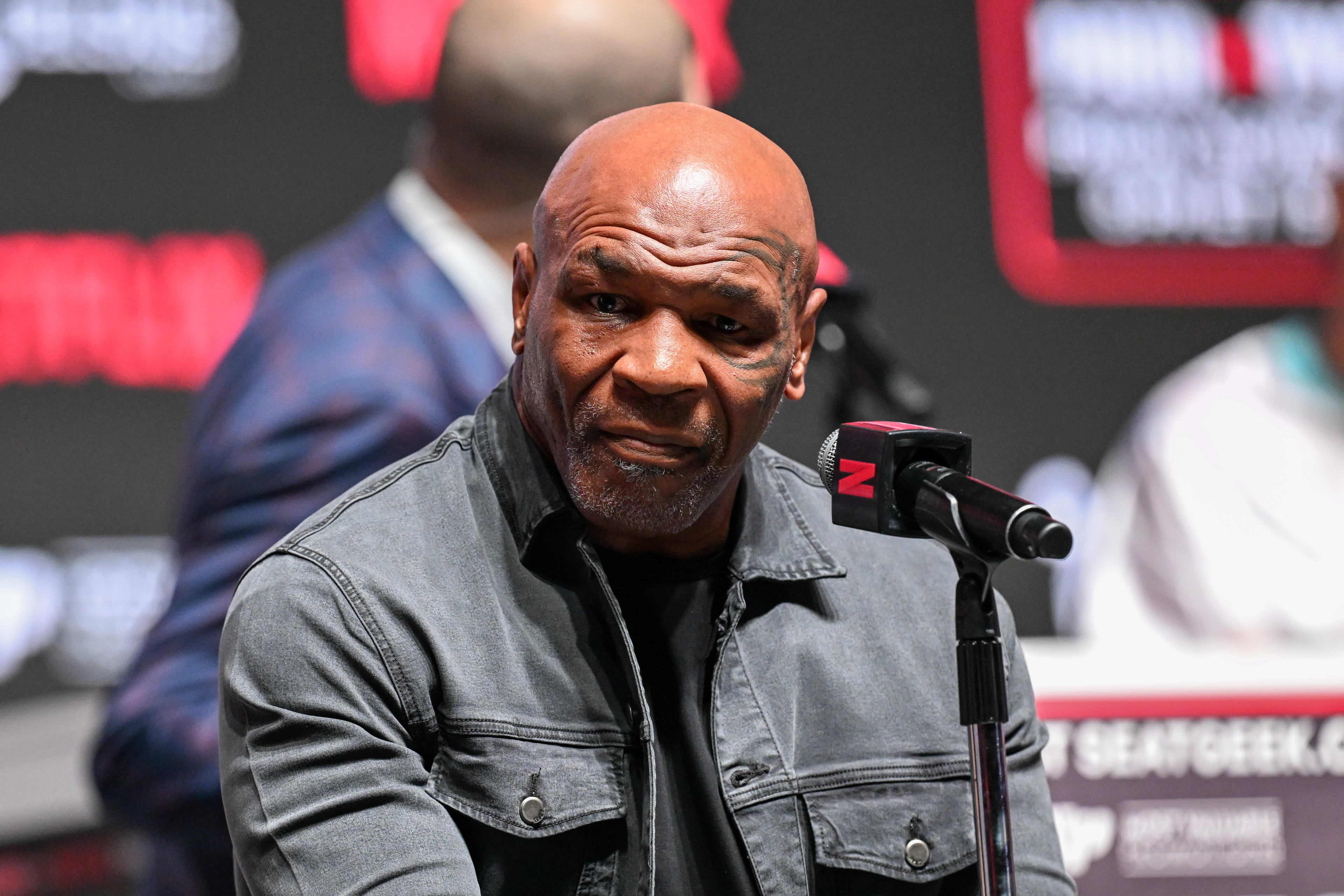 “He Will End Up Knocked Out.” Mike Tyson Warns Mayweather