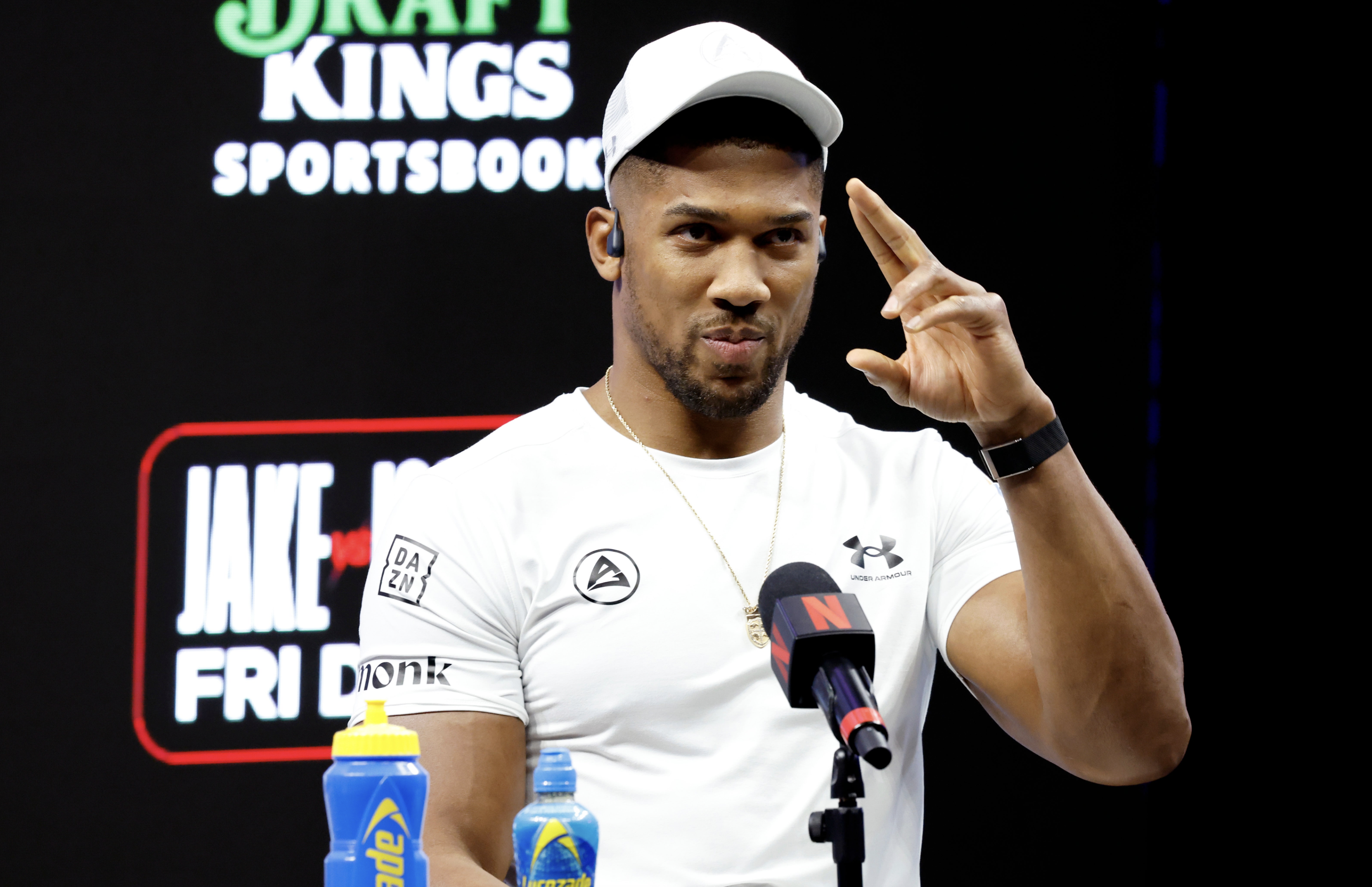 Anthony Joshua confirma su colaboración con el equipo de Usyk