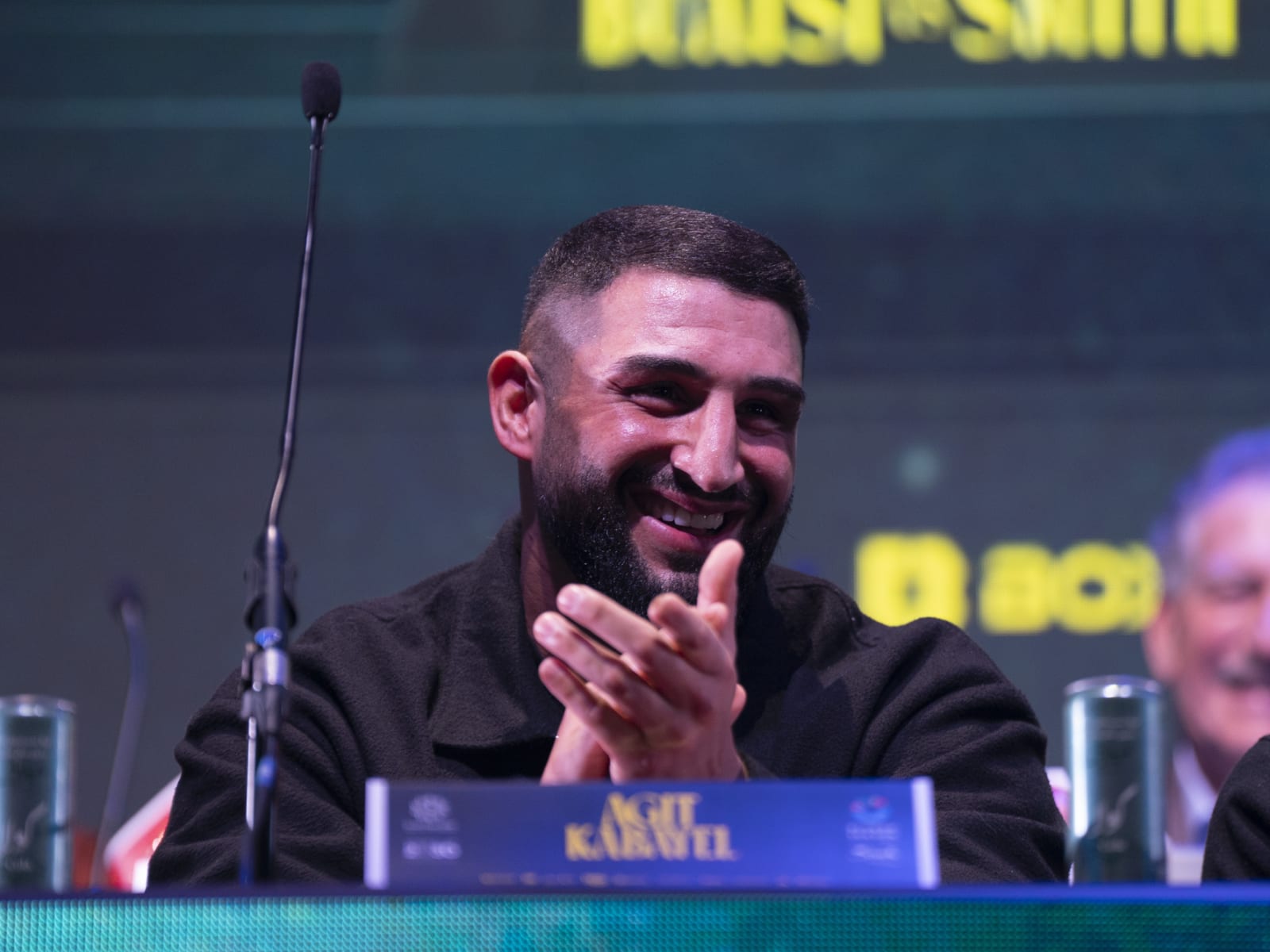 Кабаєл і Книба провели битву поглядів Кабаєл і Книба провели битву поглядів