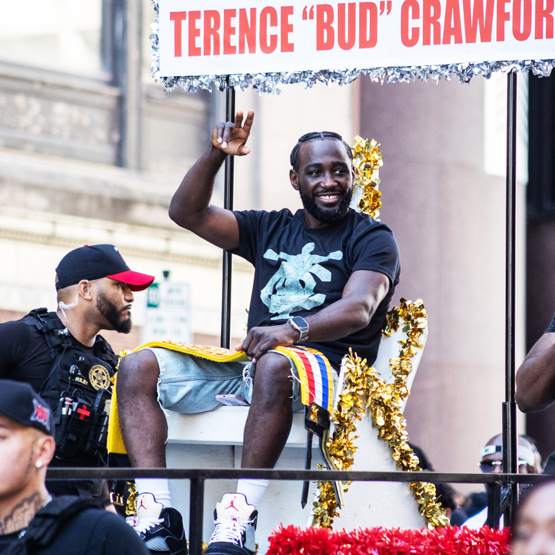 En Omaha se celebró un desfile en honor a Crawford: el campeón apareció en un trono En Omaha se celebró un desfile en honor a Crawford: el campeón apareció en un trono