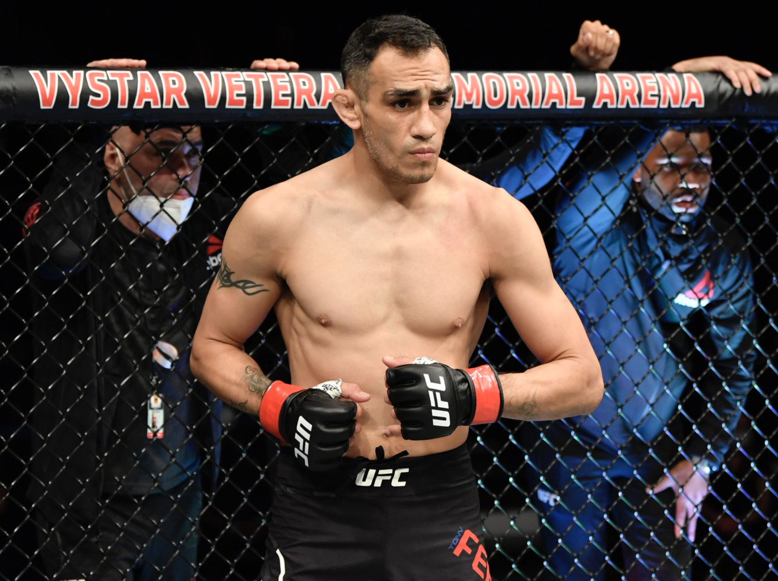 Тоні Фергюсон дебютує в боксі Тоні Фергюсон дебютує в боксі