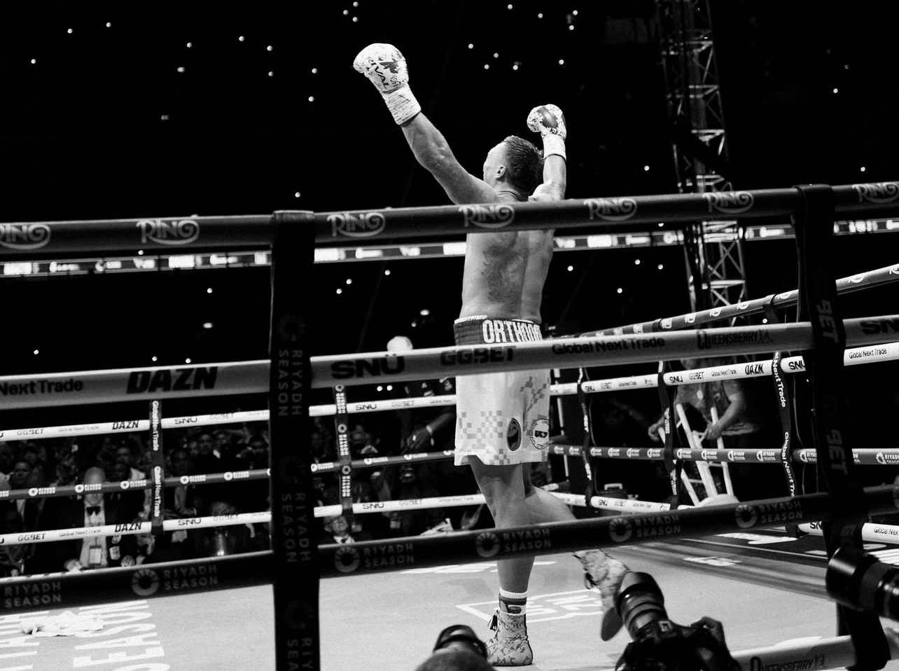 Олександр Усик: «Місію виконано» Олександр Усик: «Місію виконано»