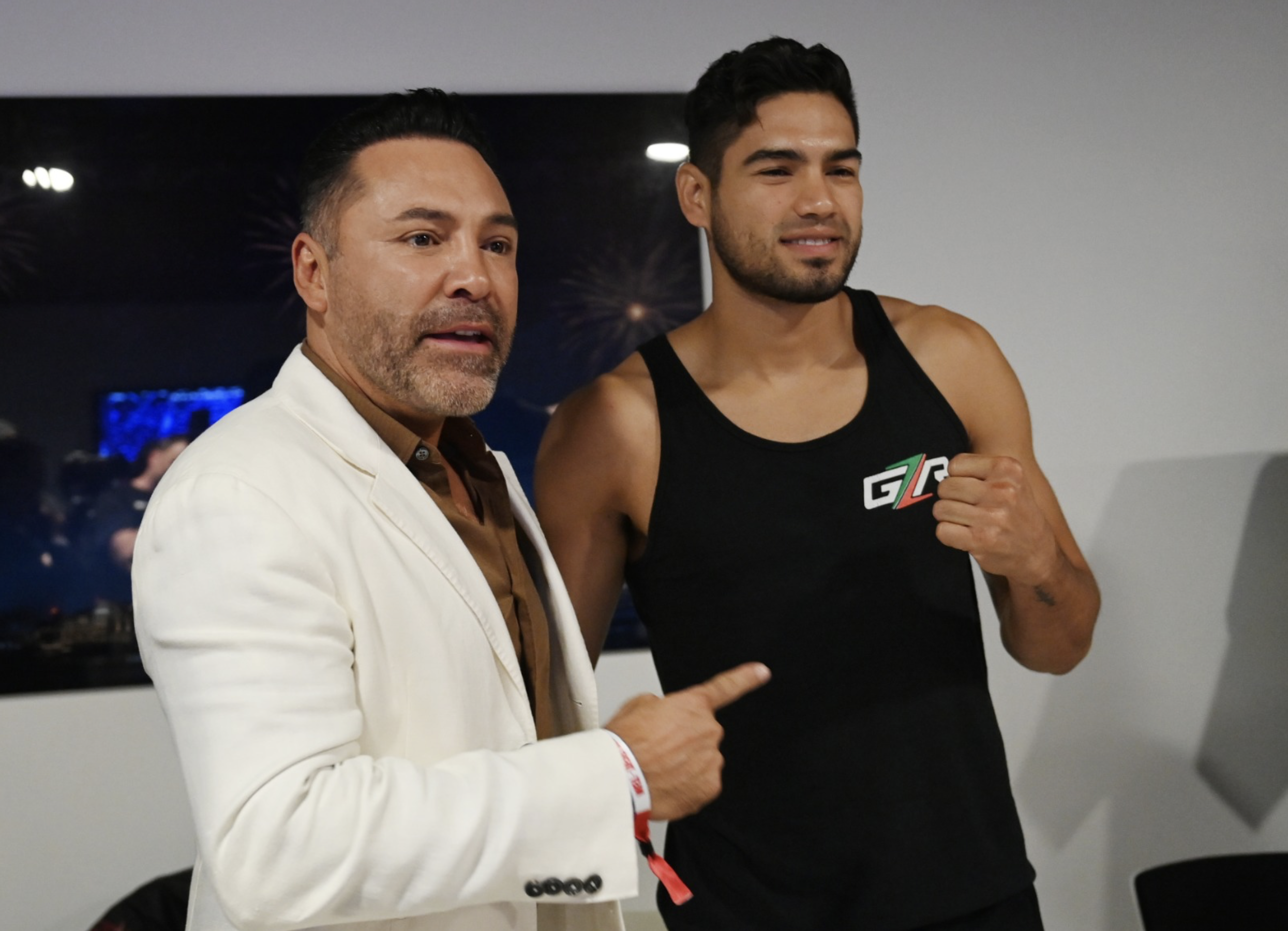 De La Hoya Doesn’t Rule Out Zurdo vs Jake Paul De La Hoya Doesn’t Rule Out Zurdo vs Jake Paul