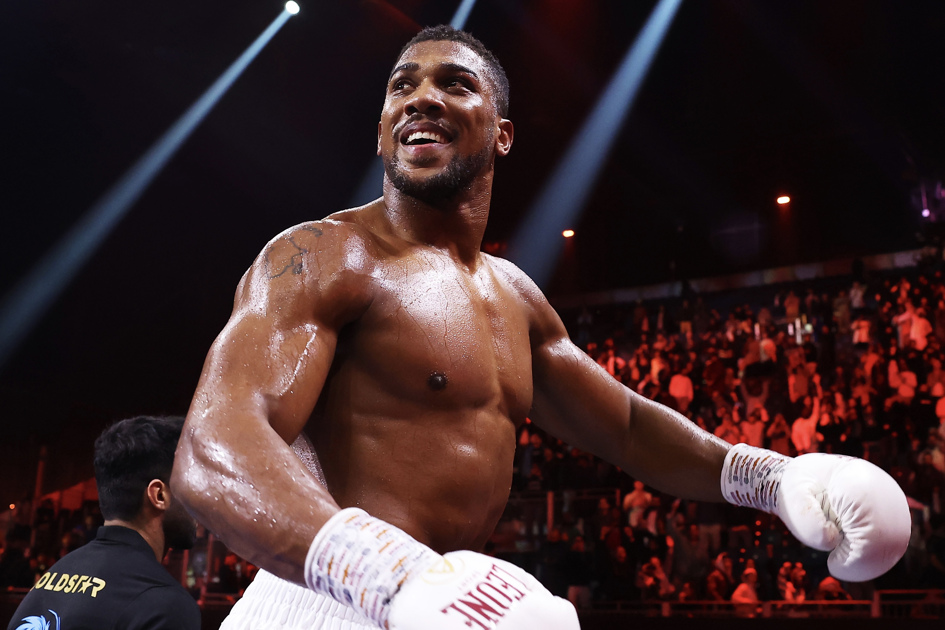 “To See What It Looks Like.” Hearn Explains Joshua’s Decision to Join Usyk’s Camp
