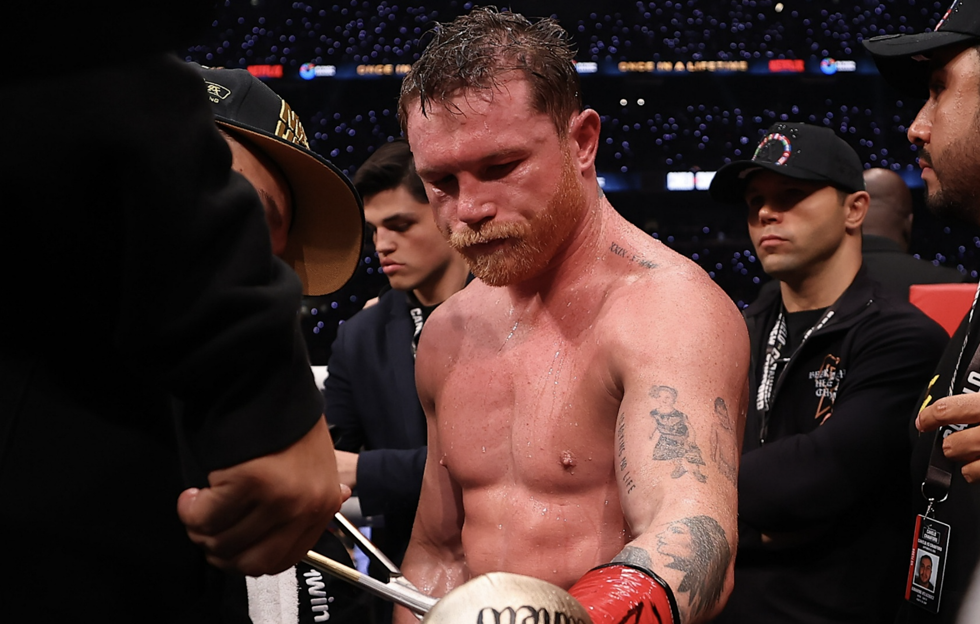 Canelo necesita una operación en el codo