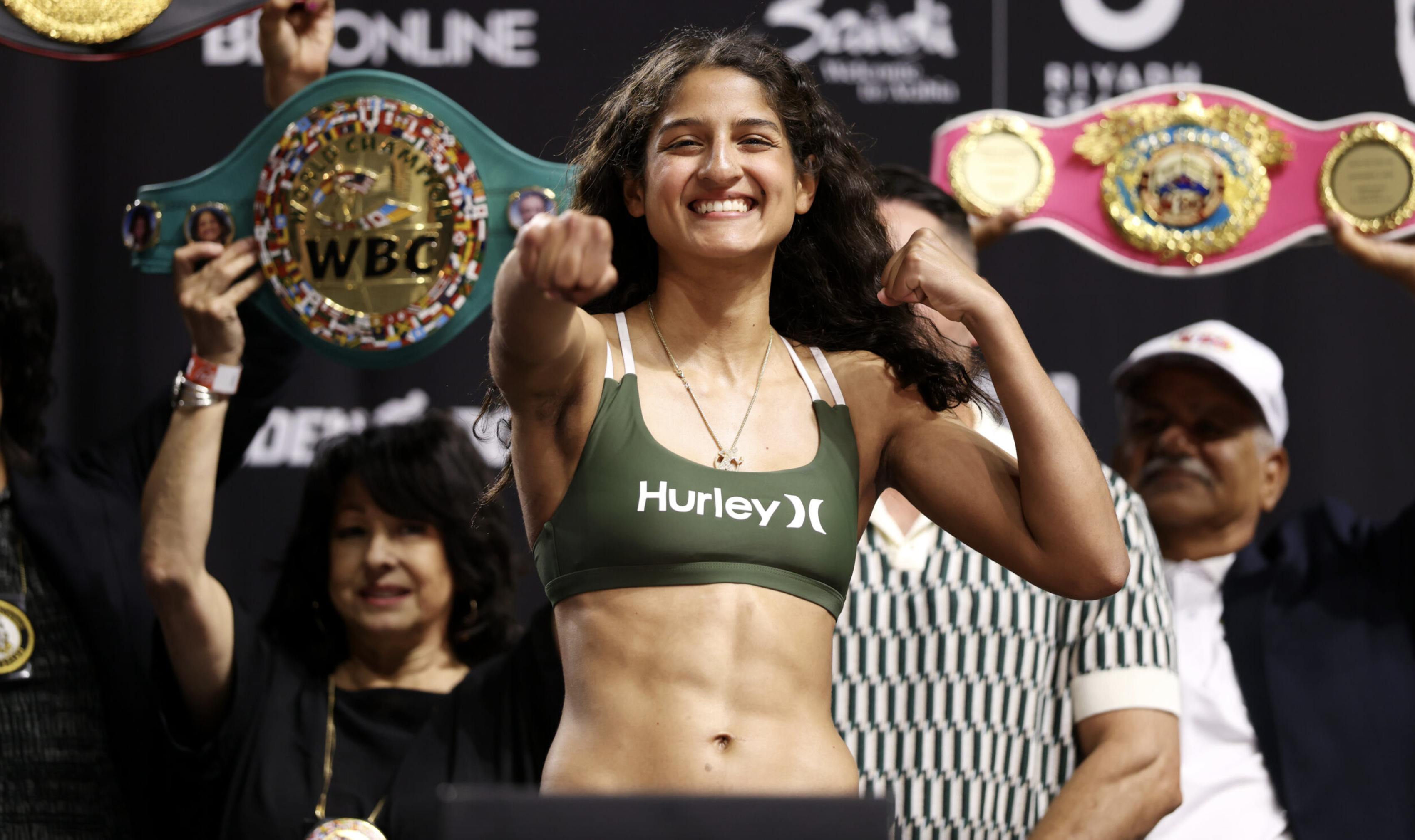 Fights of the Week: Paro, Jarvis, Gabriela Fundora and More