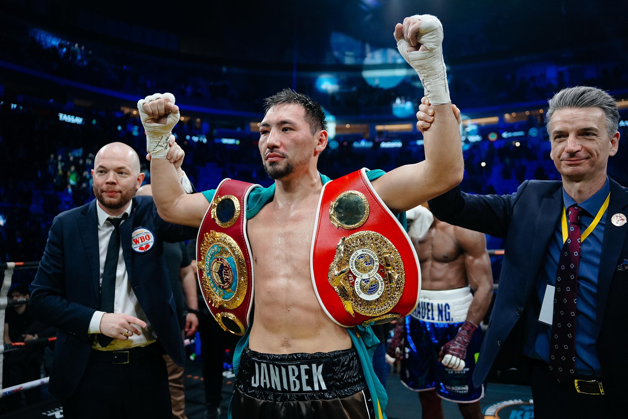 Alimkhanuly Signs for Adames Clash: “Coward!” Alimkhanuly Signs for Adames Clash: “Coward!”