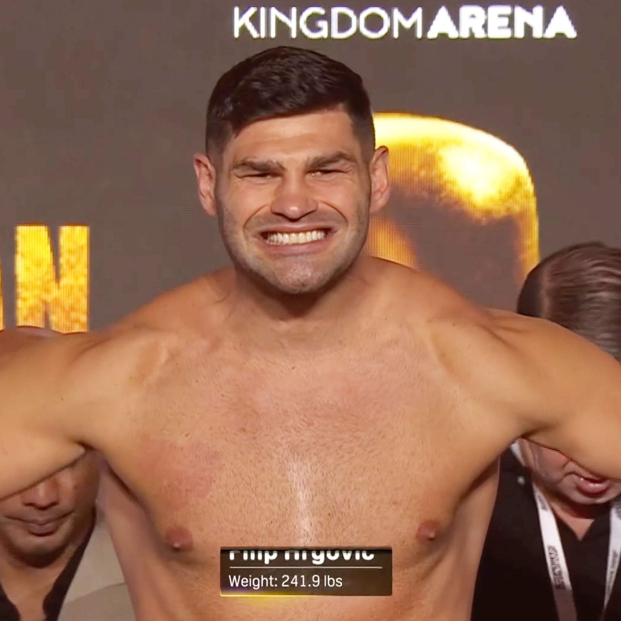 Hrgović pesó más que Adeleye en el pesaje final Hrgović pesó más que Adeleye en el pesaje final