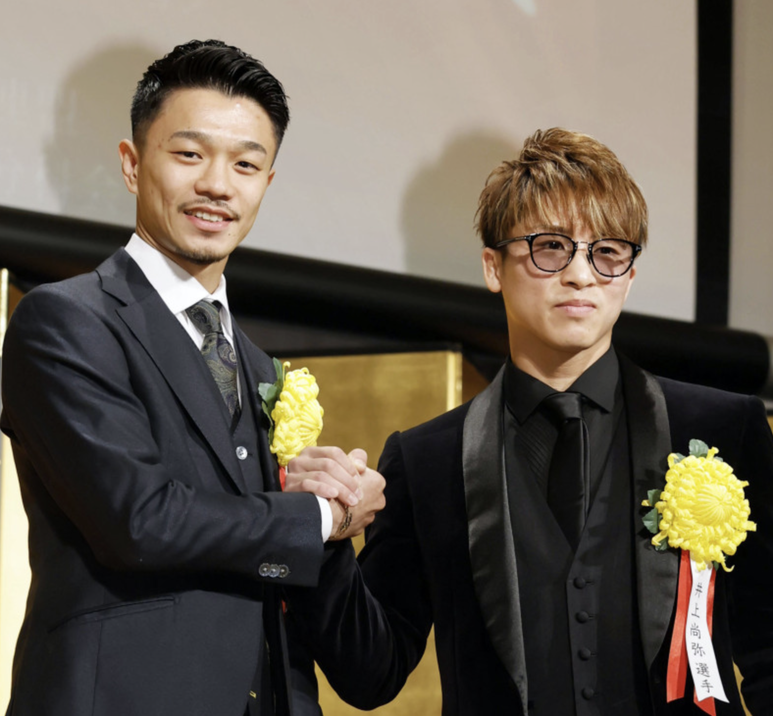 "Espérame". Junto Nakatani se dirigió a Inoue "Espérame". Junto Nakatani se dirigió a Inoue