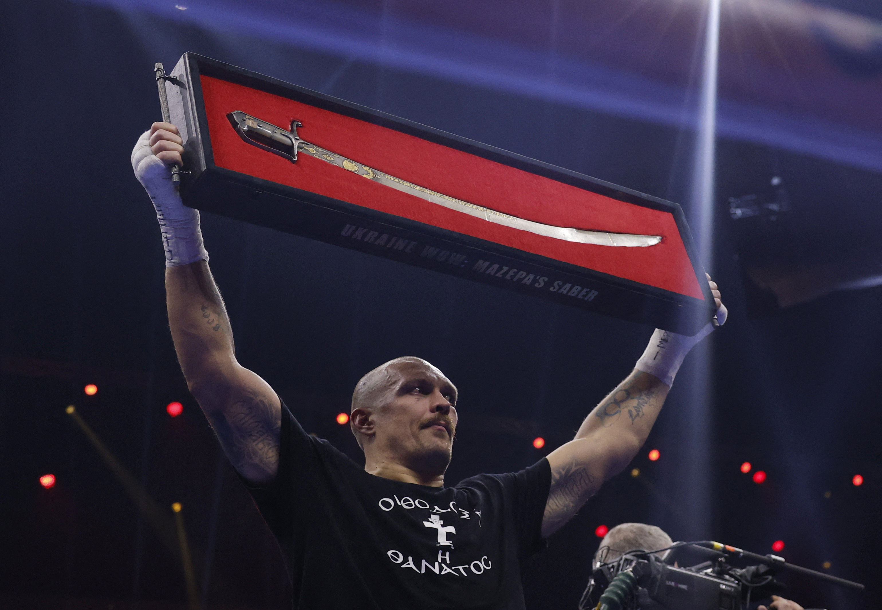 Russ Anber: "Como amigo, me gustaría que Usyk dejara el boxeo" Russ Anber: "Como amigo, me gustaría que Usyk dejara el boxeo"