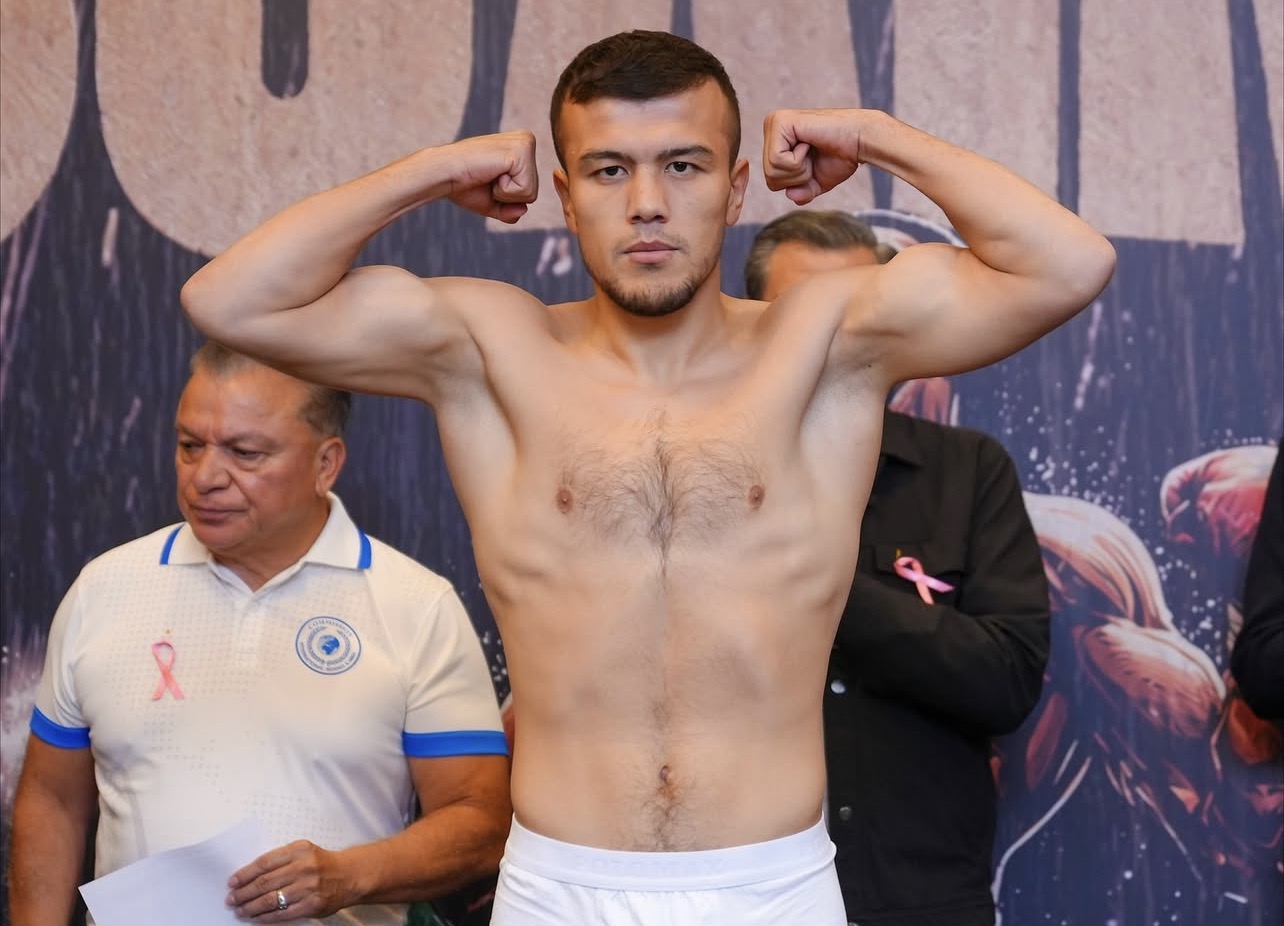 Турсунов і Утрія – фіналісти Гран-прі WBC у першій напівсередній вазі