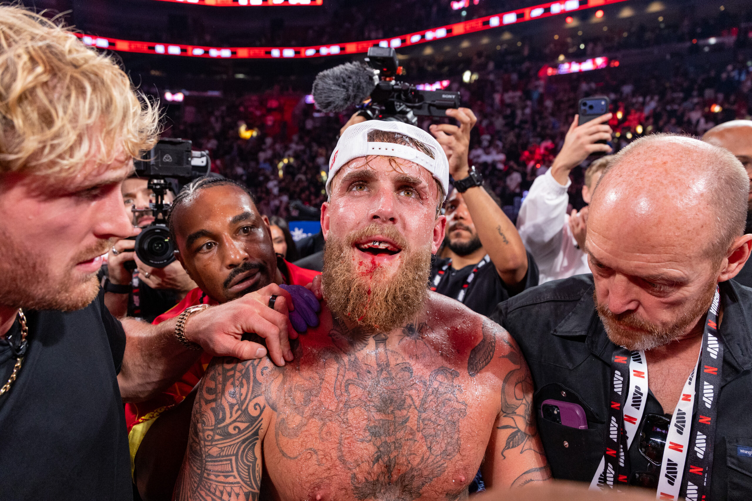 Джо Роган дав пораду Джейку: «Тоді він перемагав би значно більше суперників»