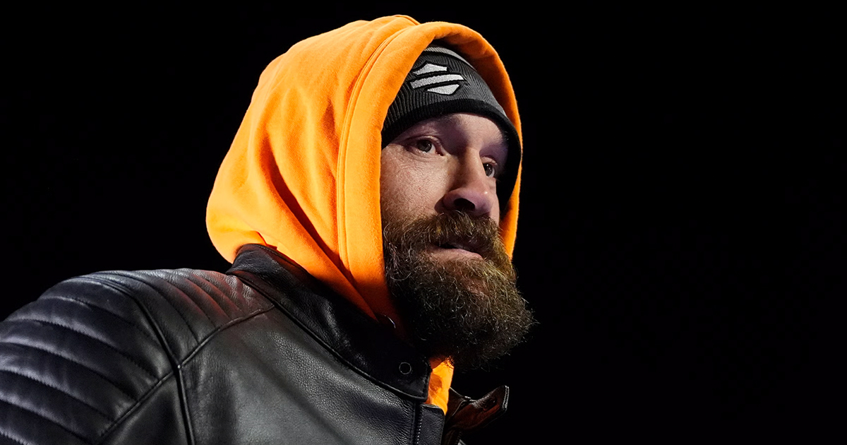 Ф’юрі обіцяє Усику багато болю. Олександр відповів Ф’юрі обіцяє Усику багато болю. Олександр відповів