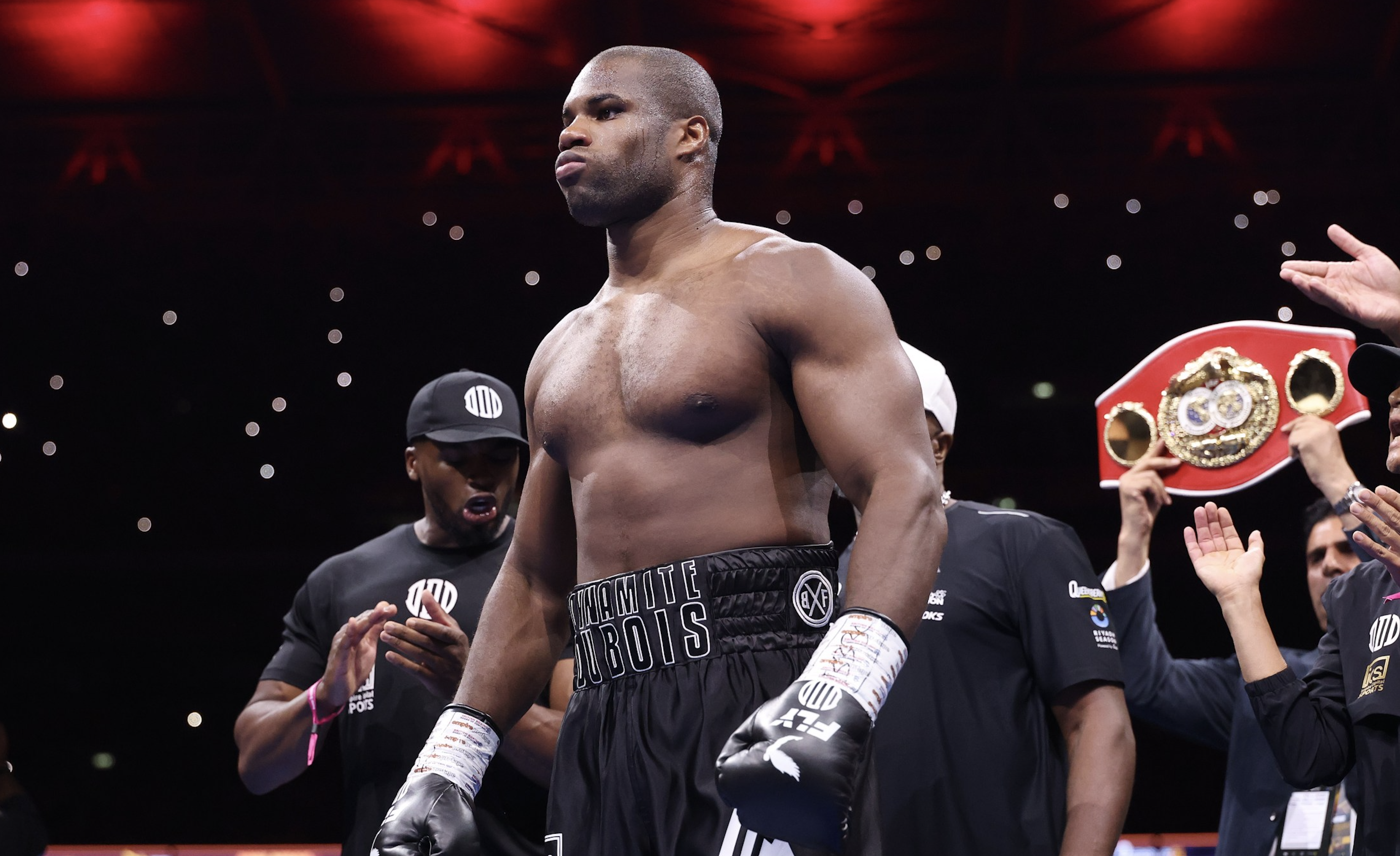 Queensberry explicó la renuncia de Dubois al eliminatorio IBF contra Sánchez