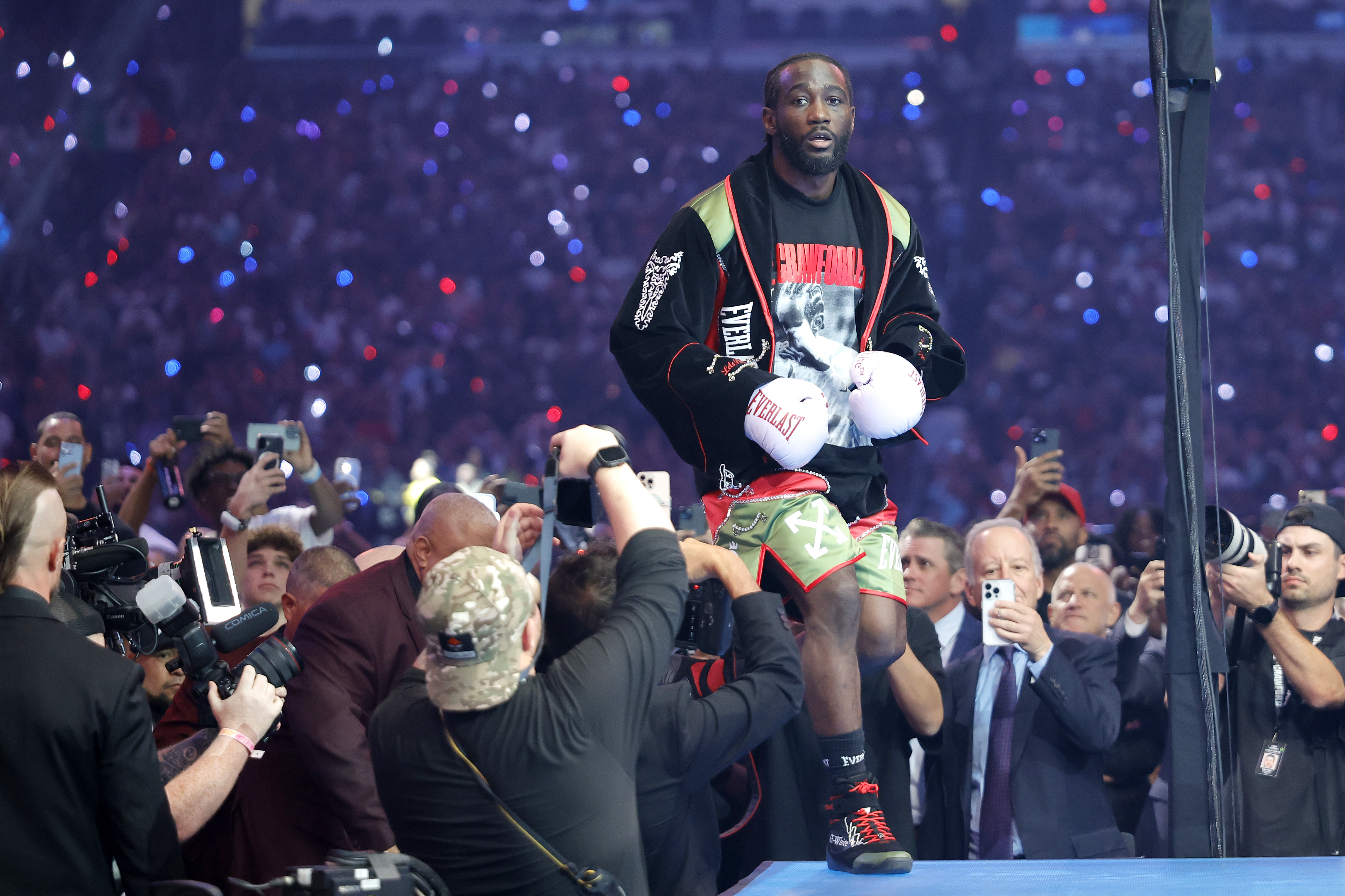 Terence Crawford Outboxes Saul Alvarez Terence Crawford Outboxes Saul Alvarez