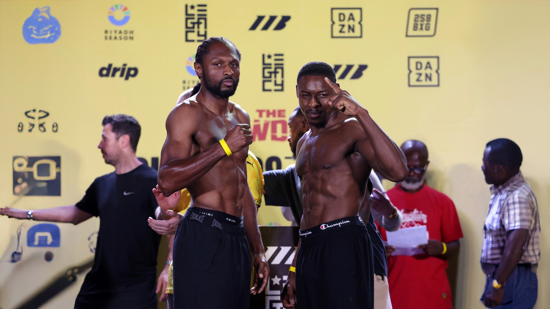 Craig Richards knocks out Dan Azeez in the 12th round