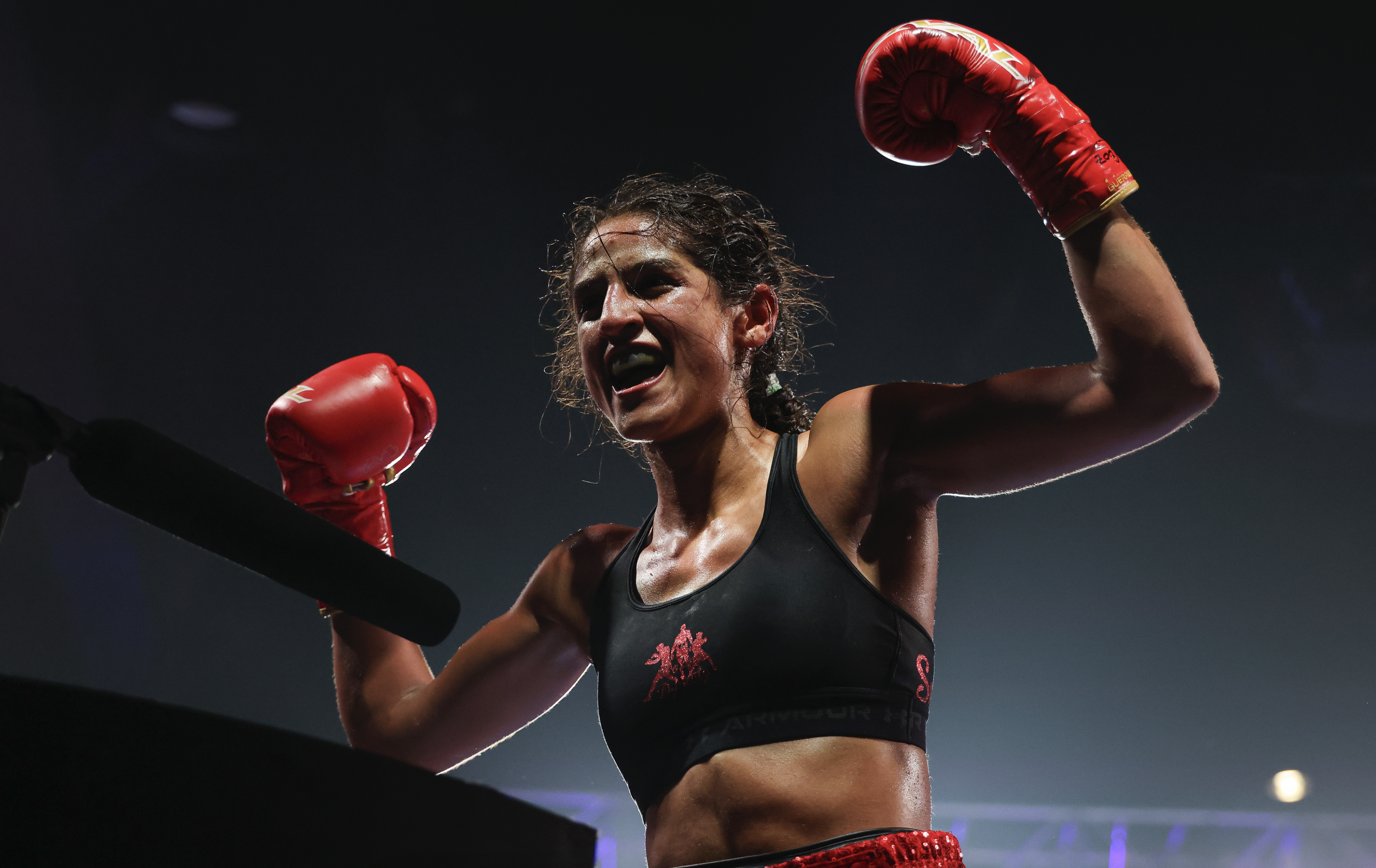 Gabriela Fundora Stops Alexas Kubicki