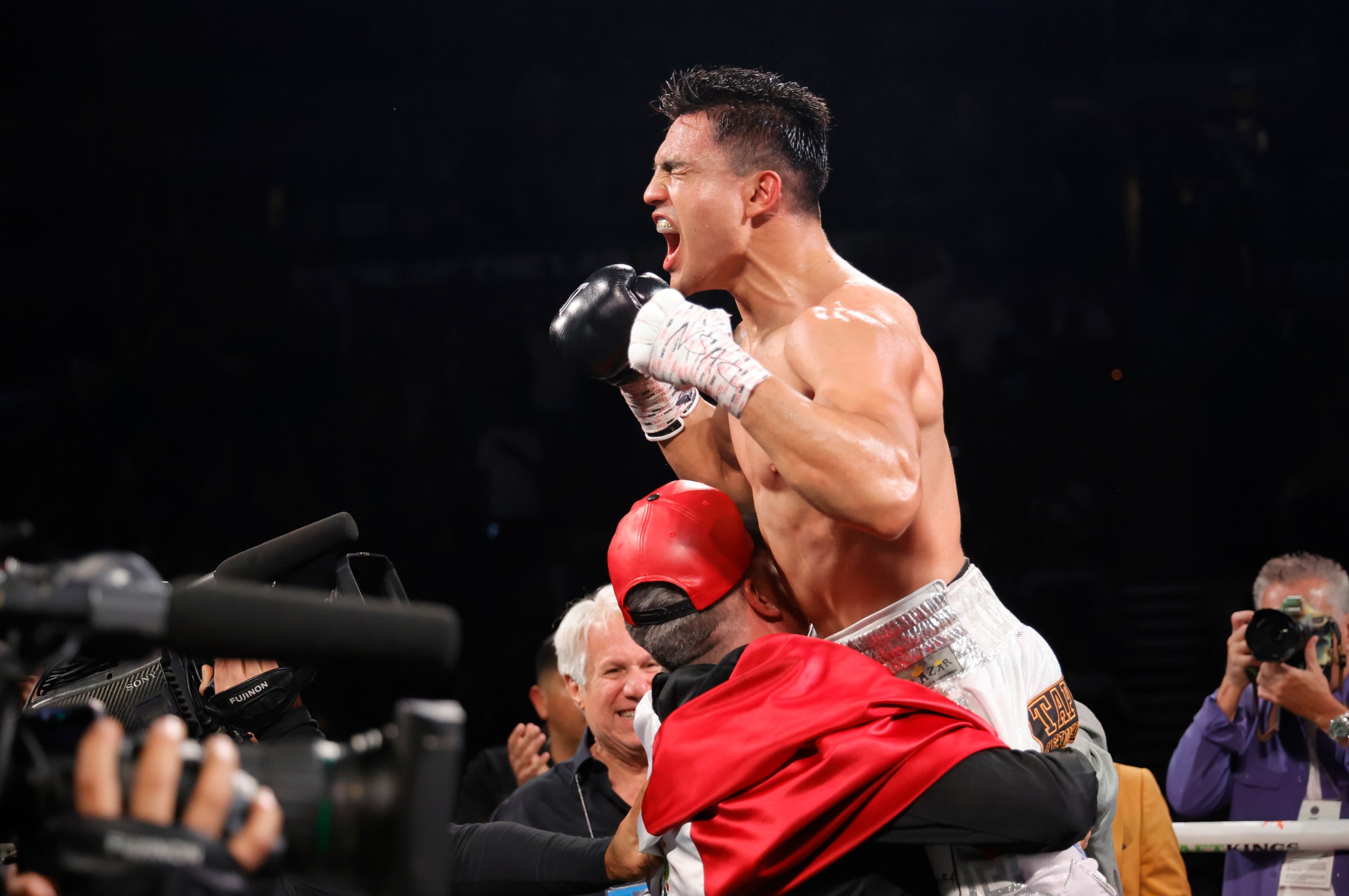 Reséndiz, nuevo campeón WBA del peso supermedio