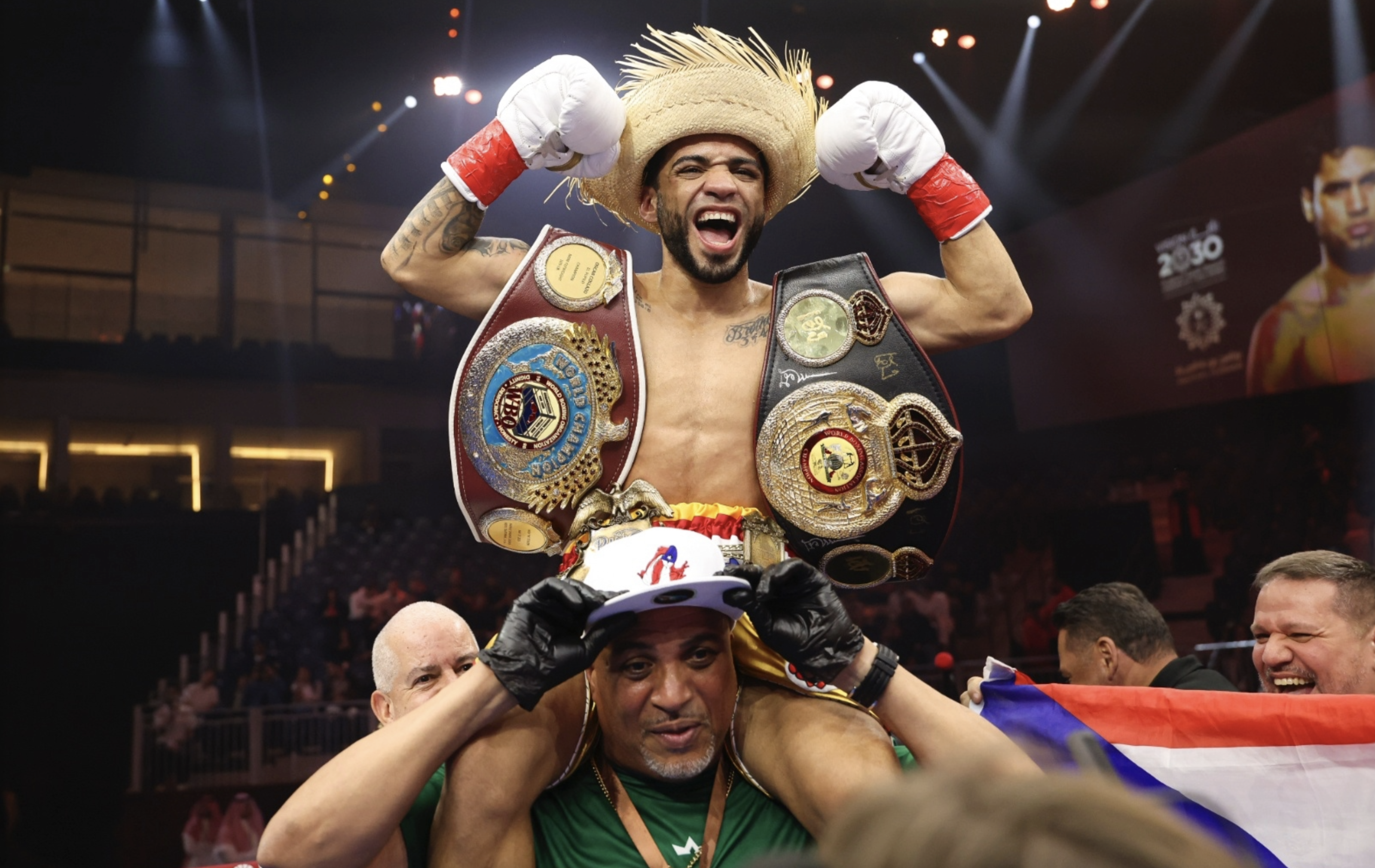 Óscar Collazo defendió con éxito sus títulos ante Vaisson Óscar Collazo defendió con éxito sus títulos ante Vaisson