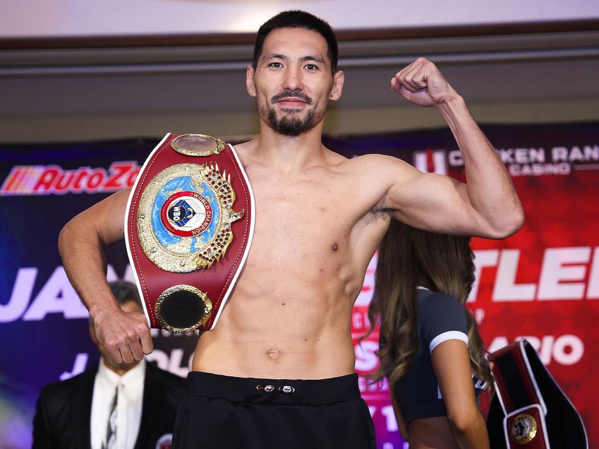 Campeonato indiscutido y una pelea con Crawford: Alimkhanuly revela sus metas para 2026