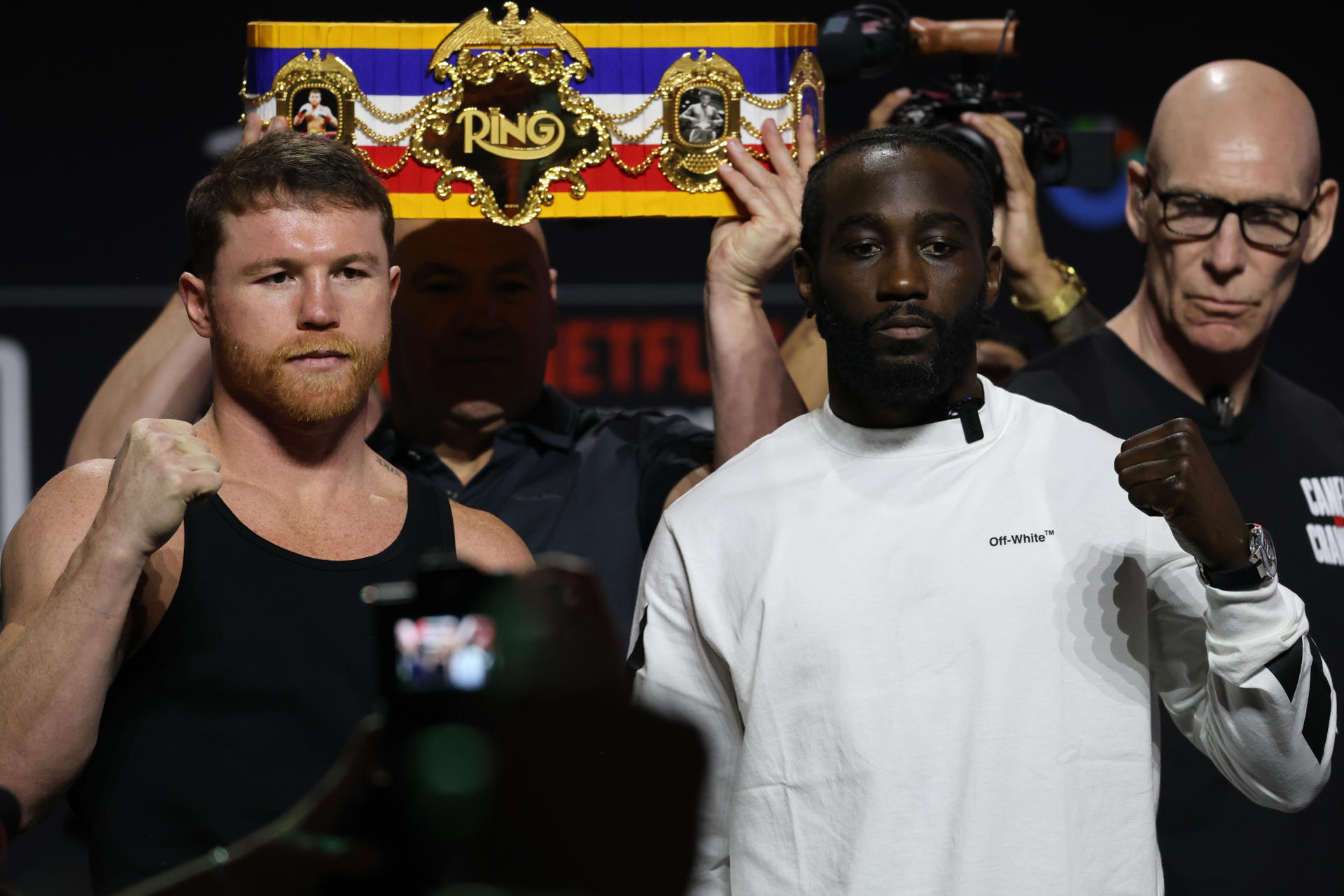 Canelo Assesses Crawford’s Physique Ahead of the Fight