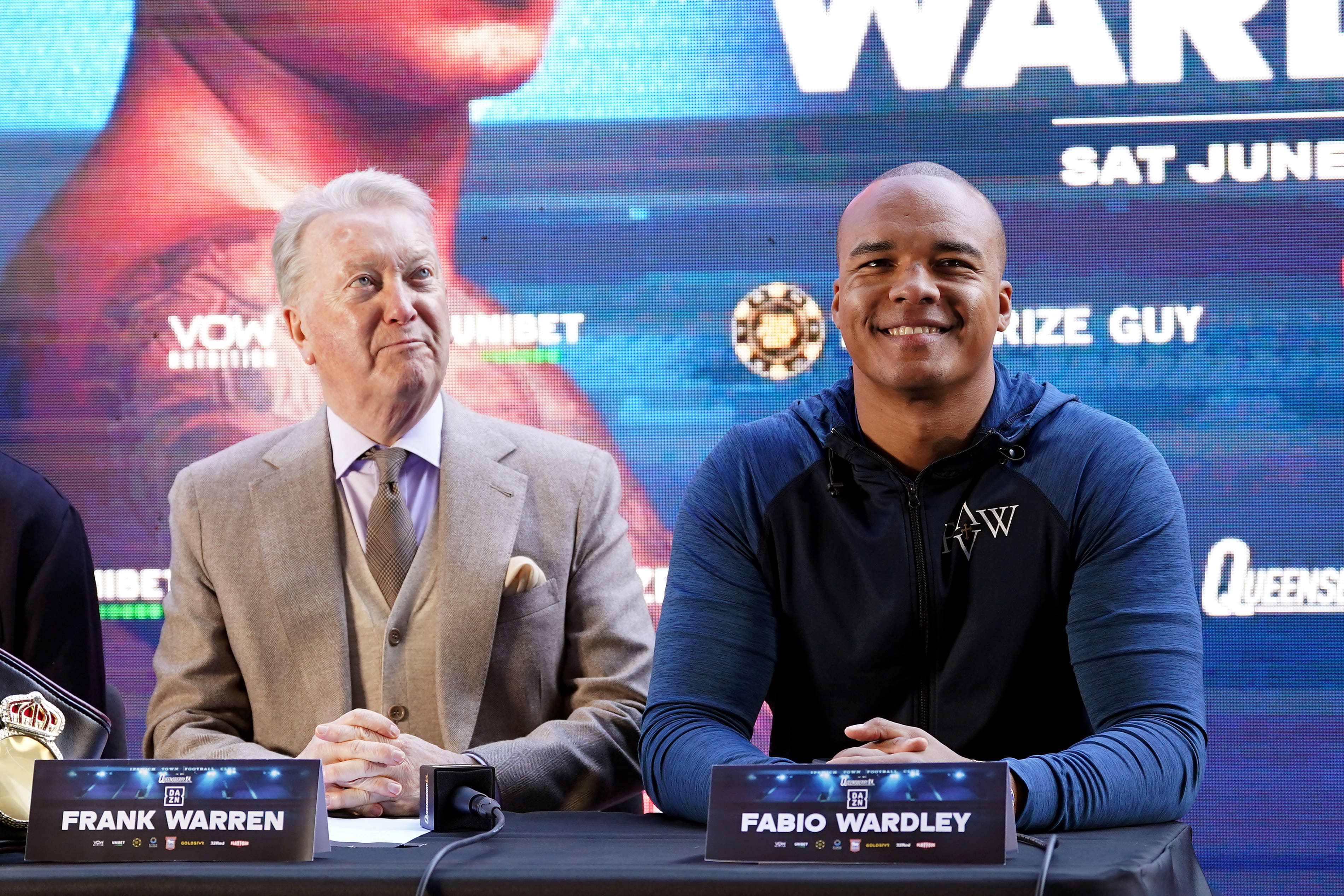 «El mayor logro en la historia del boxeo». Warren proyecta una victoria de Wardley sobre Usyk