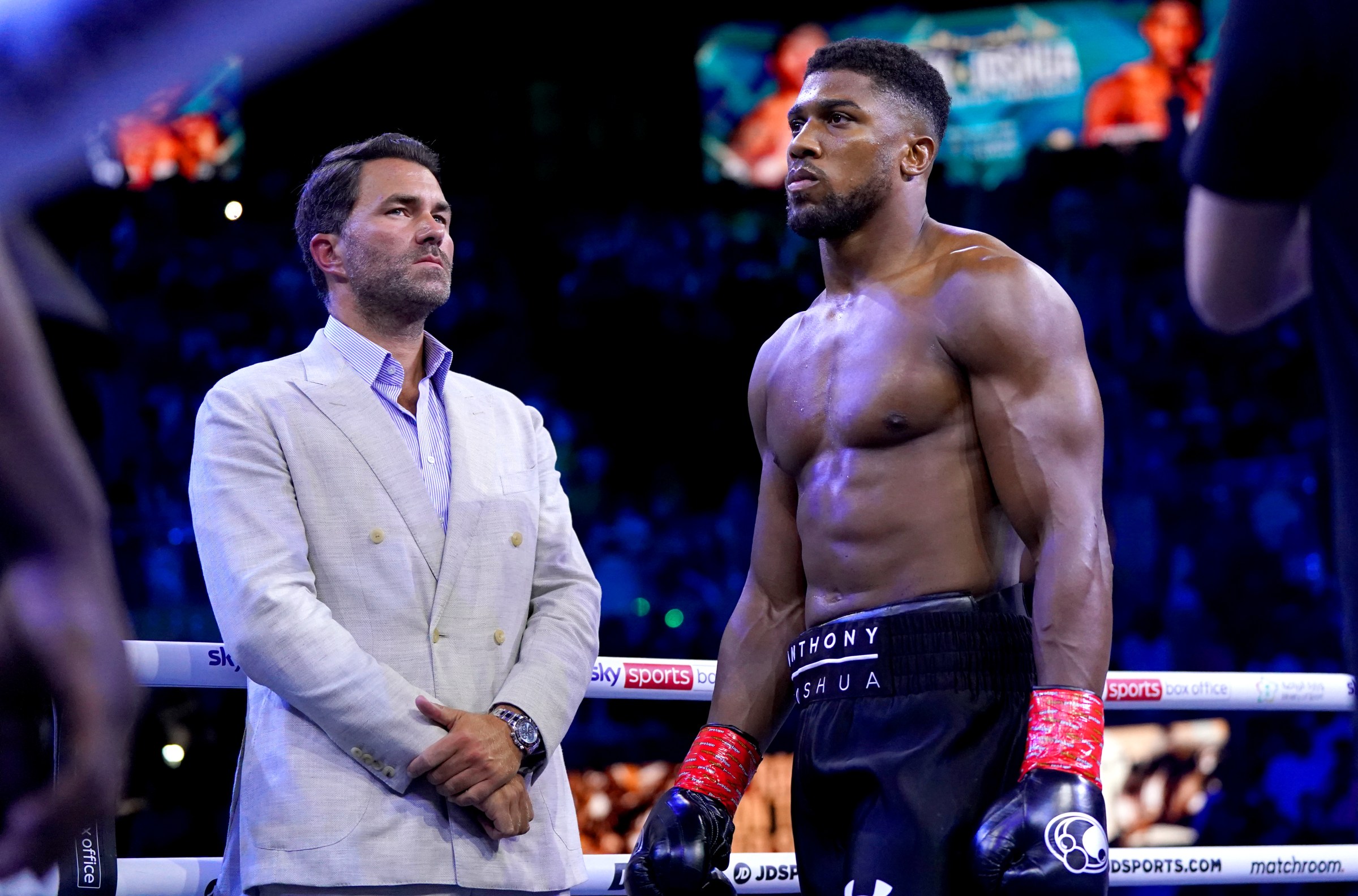 Eddie Hearn: «Estamos intentando contactar con Joshua, pero parece estar bien»
