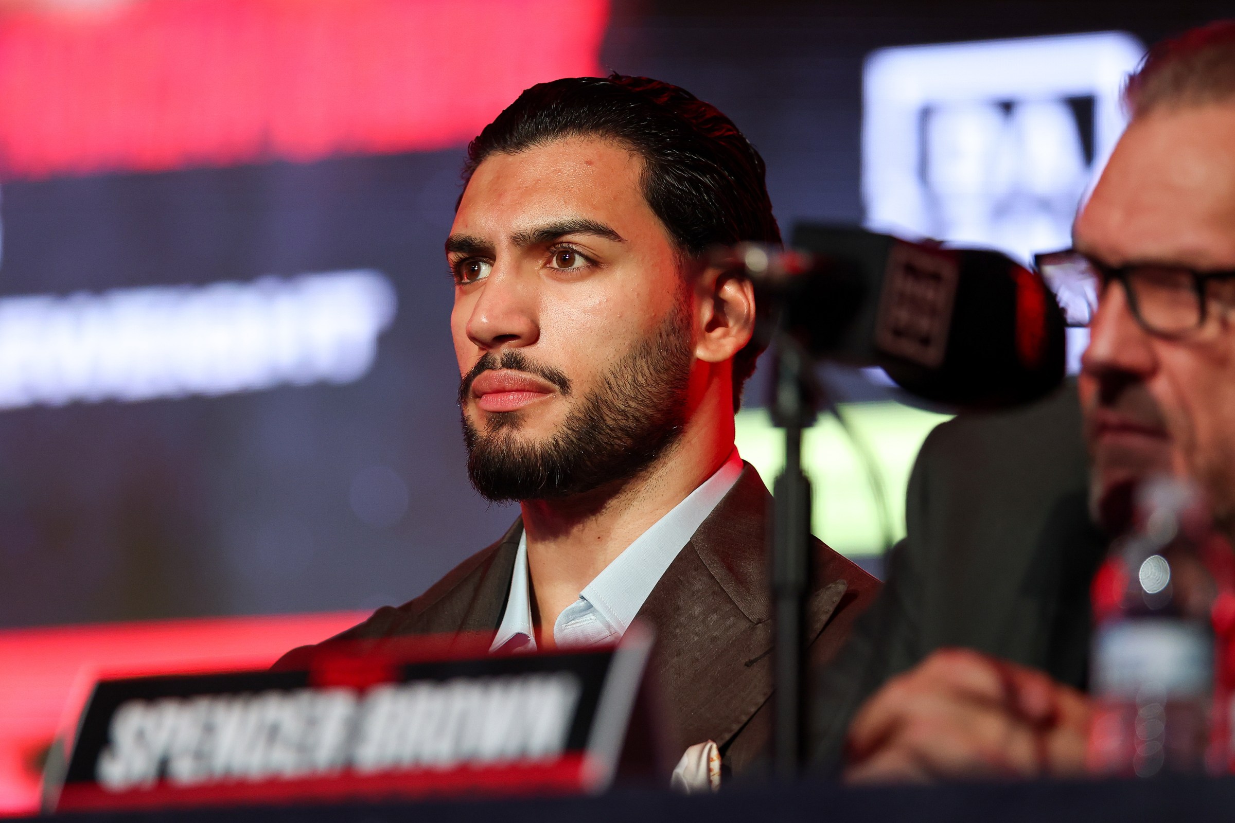 Hamzah Sheeraz Names the Condition for a Fight with Canelo
