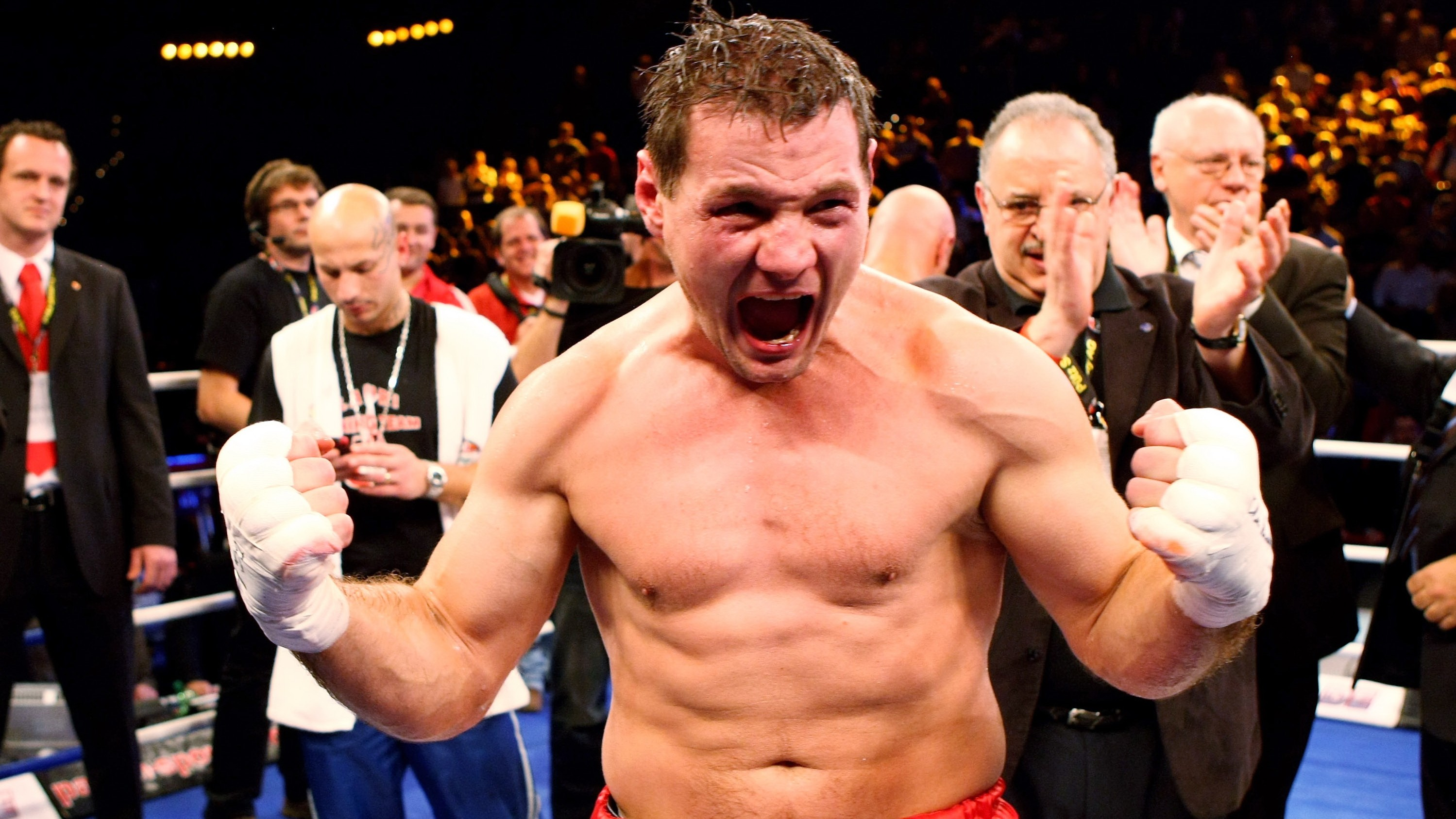 El boxeador húngaro de 51 años, Zsolt Erdei ha anunciado su regreso al ring