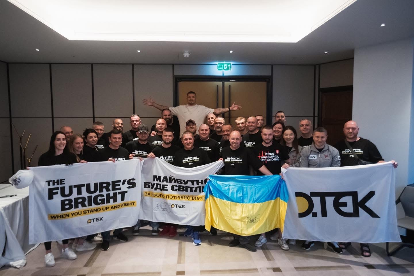 Oleksandr Usyk se reunió con veteranos ucranianos Oleksandr Usyk se reunió con veteranos ucranianos