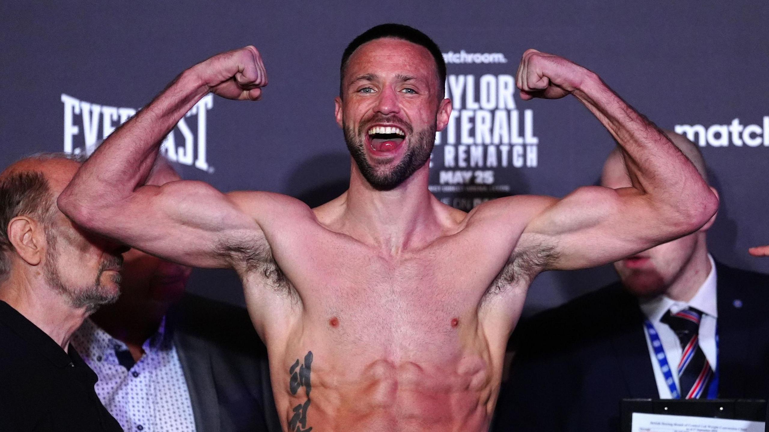 Josh Taylor eligió a su favorito entre Mayweather y Crawford Josh Taylor eligió a su favorito entre Mayweather y Crawford