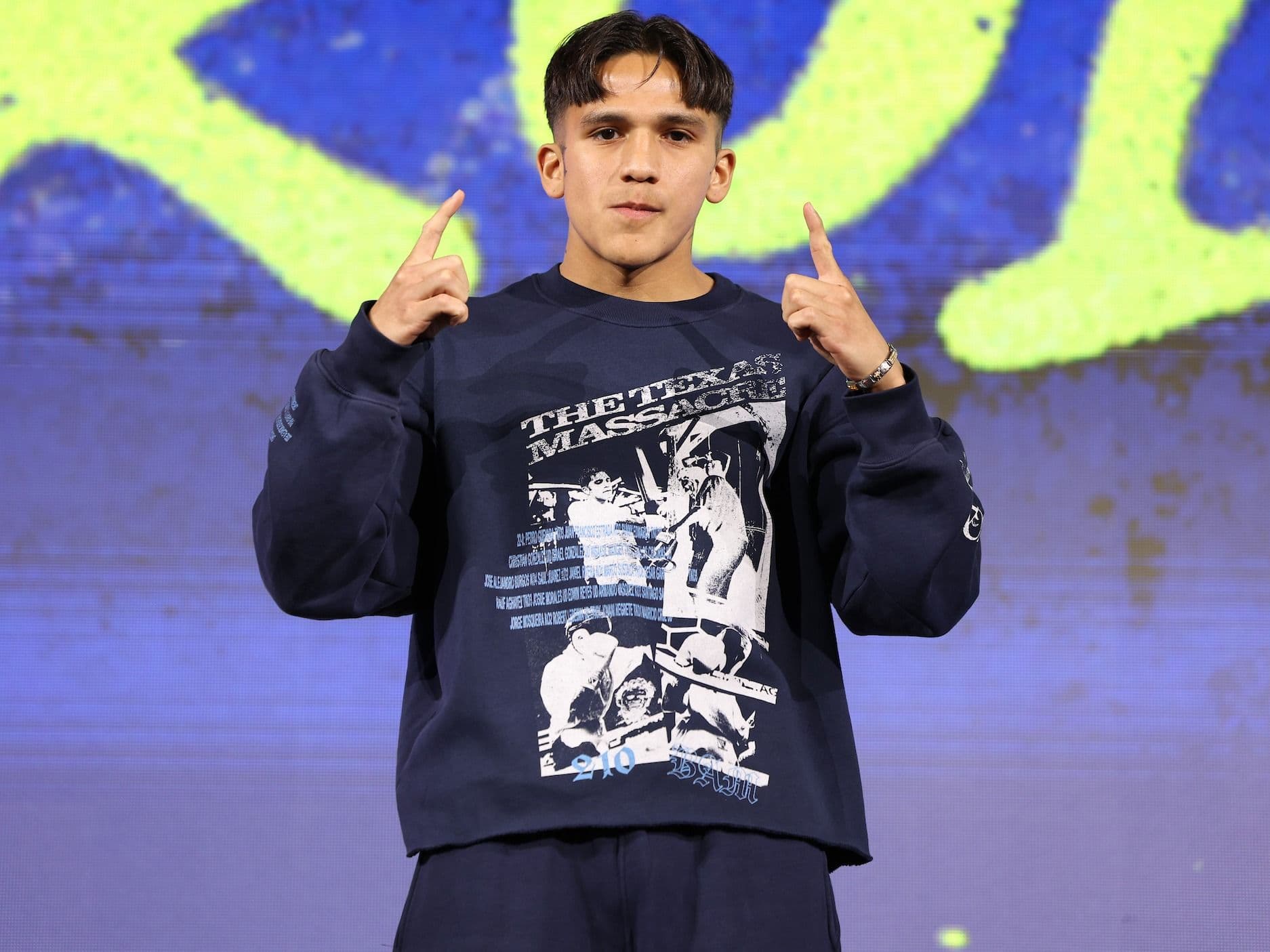 Фернандо Мартінес штовхнув Джессі Родрігеса під час битви поглядів Фернандо Мартінес штовхнув Джессі Родрігеса під час битви поглядів